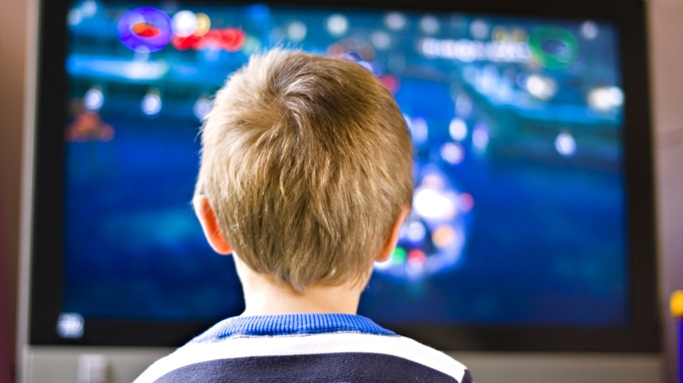 Televisão causa danos ao cérebro das crianças